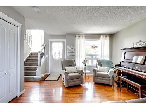 156 Archibald Close, Fort Mcmurray, AB - Indoor Photo Showing Living Room