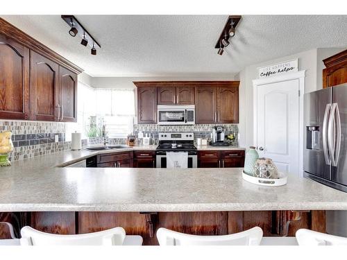 156 Archibald Close, Fort Mcmurray, AB - Indoor Photo Showing Kitchen