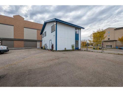 8208 Manning Avenue, Fort Mcmurray, AB 