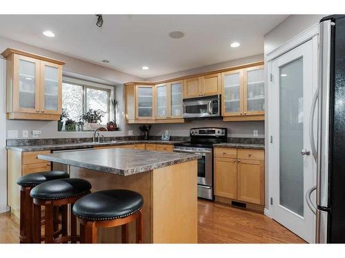 136 Pinnacle Place, Fort Mcmurray, AB - Indoor Photo Showing Kitchen With Stainless Steel Kitchen With Double Sink