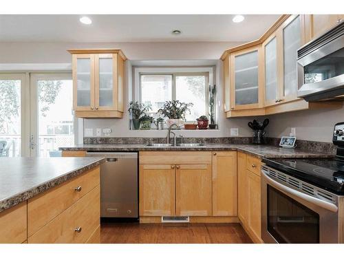 136 Pinnacle Place, Fort Mcmurray, AB - Indoor Photo Showing Kitchen With Stainless Steel Kitchen With Double Sink