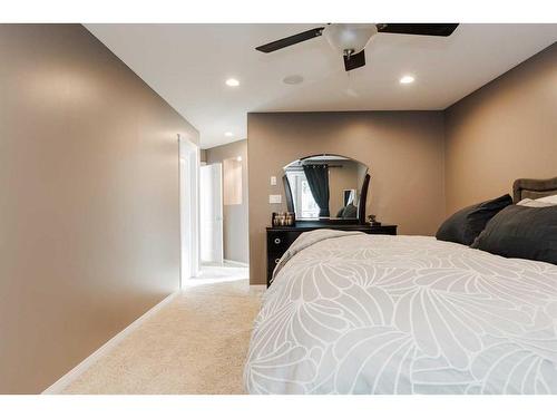 136 Pinnacle Place, Fort Mcmurray, AB - Indoor Photo Showing Bedroom