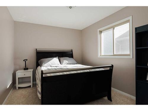 136 Pinnacle Place, Fort Mcmurray, AB - Indoor Photo Showing Bedroom