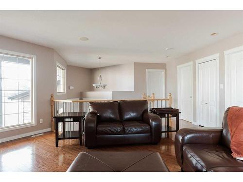 136 Pinnacle Place, Fort Mcmurray, AB - Indoor Photo Showing Living Room