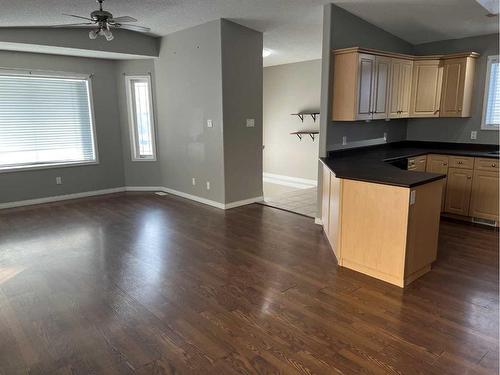 162 Pacific Crescent, Fort Mcmurray, AB - Indoor Photo Showing Kitchen