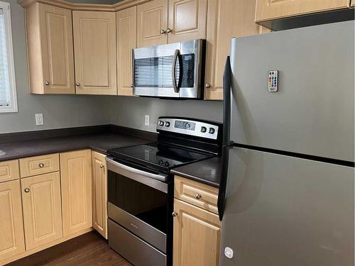 162 Pacific Crescent, Fort Mcmurray, AB - Indoor Photo Showing Kitchen