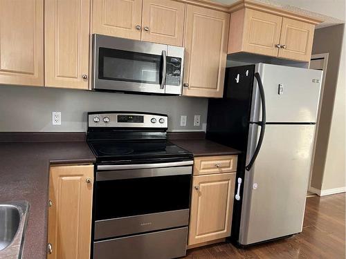 162 Pacific Crescent, Fort Mcmurray, AB - Indoor Photo Showing Kitchen