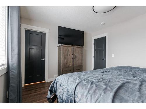 105 Roy Lane, Fort Mcmurray, AB - Indoor Photo Showing Bedroom