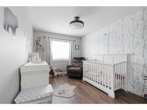 105 Roy Lane, Fort Mcmurray, AB - Indoor Photo Showing Bedroom