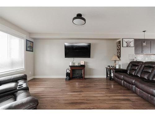 105 Roy Lane, Fort Mcmurray, AB - Indoor Photo Showing Living Room