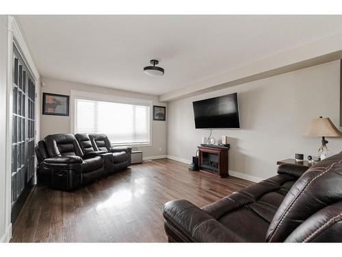 105 Roy Lane, Fort Mcmurray, AB - Indoor Photo Showing Living Room