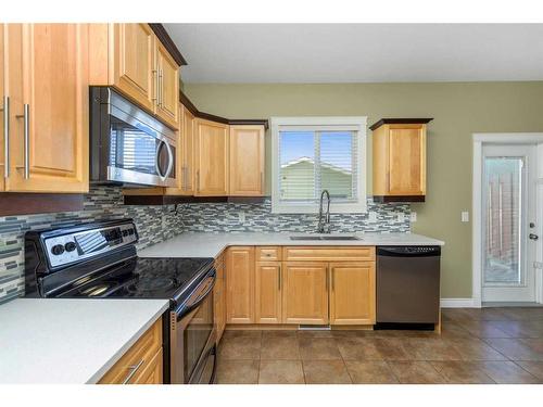 254 Thrush Street, Fort Mcmurray, AB - Indoor Photo Showing Kitchen