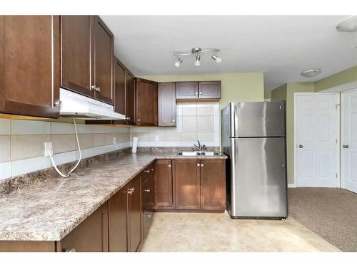 254 Thrush Street, Fort Mcmurray, AB - Indoor Photo Showing Kitchen With Double Sink