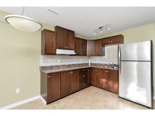 254 Thrush Street, Fort Mcmurray, AB - Indoor Photo Showing Kitchen