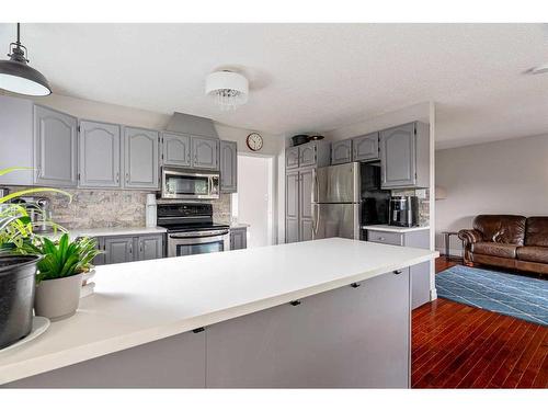 124 Marten Place, Fort Mcmurray, AB - Indoor Photo Showing Kitchen