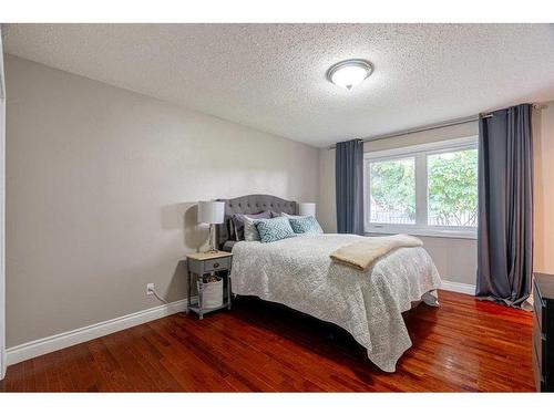 124 Marten Place, Fort Mcmurray, AB - Indoor Photo Showing Bedroom