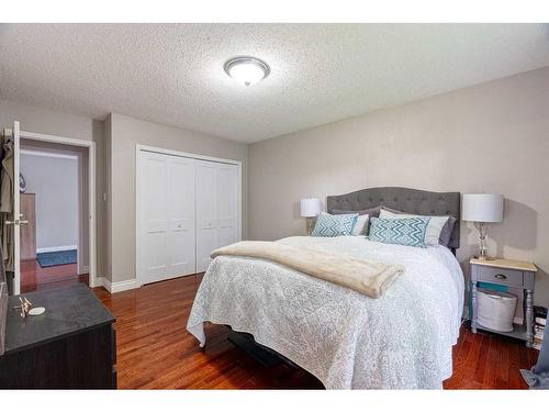 124 Marten Place, Fort Mcmurray, AB - Indoor Photo Showing Bedroom