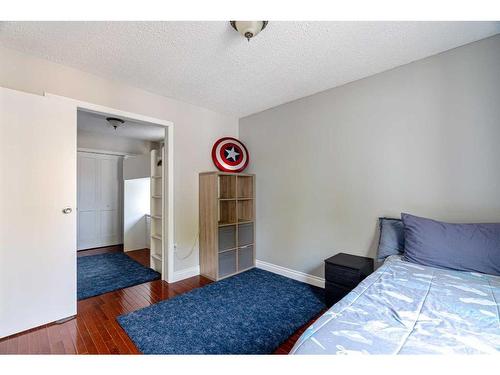 124 Marten Place, Fort Mcmurray, AB - Indoor Photo Showing Bedroom