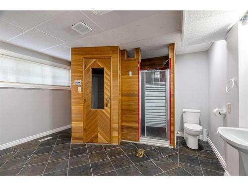 124 Marten Place, Fort Mcmurray, AB - Indoor Photo Showing Bathroom