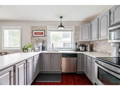 124 Marten Place, Fort Mcmurray, AB - Indoor Photo Showing Kitchen