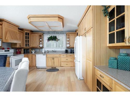 141 Caldwell Crescent, Fort Mcmurray, AB - Indoor Photo Showing Kitchen