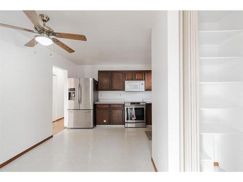 332 Ermine Crescent, Fort Mcmurray, AB - Indoor Photo Showing Kitchen