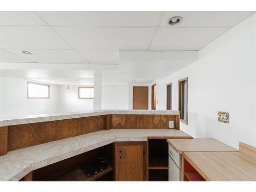 332 Ermine Crescent, Fort Mcmurray, AB - Indoor Photo Showing Kitchen