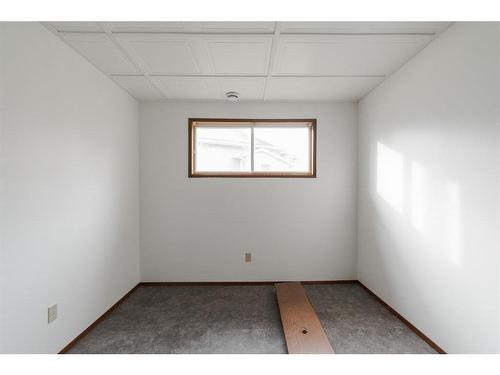 332 Ermine Crescent, Fort Mcmurray, AB - Indoor Photo Showing Other Room