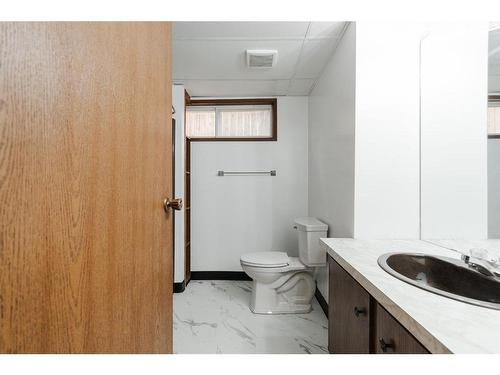 332 Ermine Crescent, Fort Mcmurray, AB - Indoor Photo Showing Bathroom