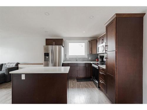 205 Leigh Crescent, Fort Mcmurray, AB - Indoor Photo Showing Kitchen With Stainless Steel Kitchen