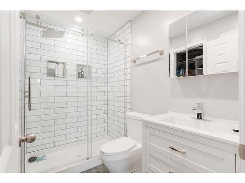 205 Leigh Crescent, Fort Mcmurray, AB - Indoor Photo Showing Bathroom