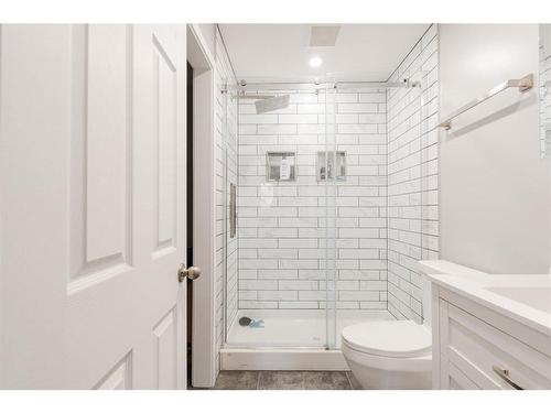 205 Leigh Crescent, Fort Mcmurray, AB - Indoor Photo Showing Bathroom