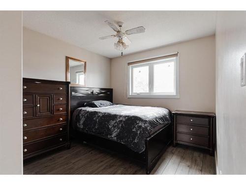 205 Leigh Crescent, Fort Mcmurray, AB - Indoor Photo Showing Bedroom