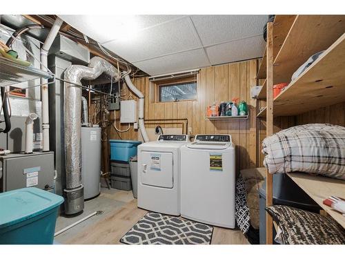 205 Leigh Crescent, Fort Mcmurray, AB - Indoor Photo Showing Laundry Room