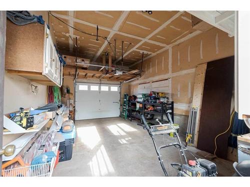 205 Leigh Crescent, Fort Mcmurray, AB - Indoor Photo Showing Garage