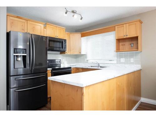 117 Sandulac Street, Fort Mcmurray, AB - Indoor Photo Showing Kitchen