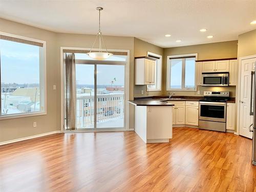 410-10212 101 Street, Lac La Biche, AB - Indoor Photo Showing Kitchen