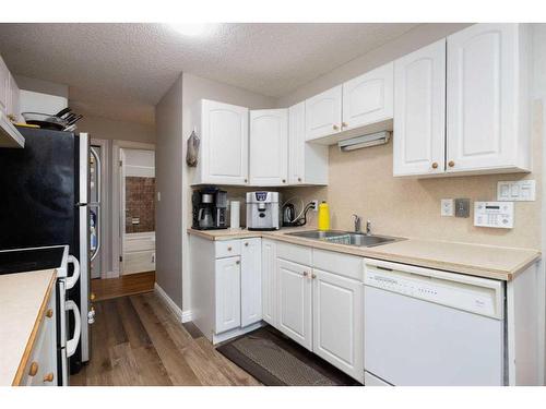 189 Oaks Bay, Fort Mcmurray, AB - Indoor Photo Showing Kitchen With Double Sink