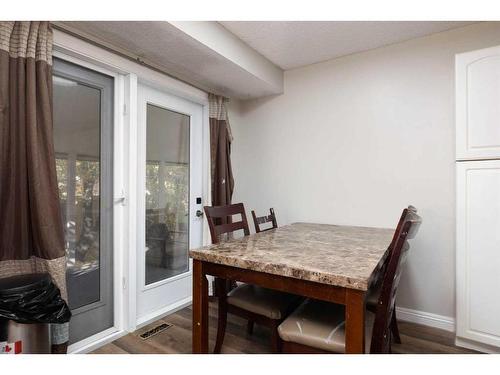 189 Oaks Bay, Fort Mcmurray, AB - Indoor Photo Showing Dining Room