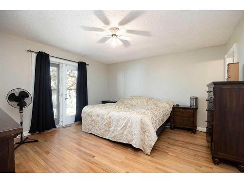 189 Oaks Bay, Fort Mcmurray, AB - Indoor Photo Showing Bedroom