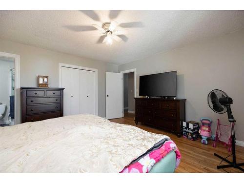 189 Oaks Bay, Fort Mcmurray, AB - Indoor Photo Showing Bedroom