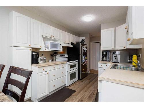 189 Oaks Bay, Fort Mcmurray, AB - Indoor Photo Showing Kitchen With Double Sink