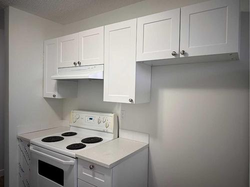 5-11 Clearwater Crescent, Fort Mcmurray, AB - Indoor Photo Showing Kitchen