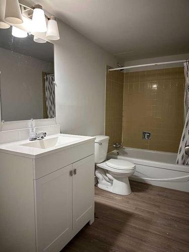 5-11 Clearwater Crescent, Fort Mcmurray, AB - Indoor Photo Showing Bathroom