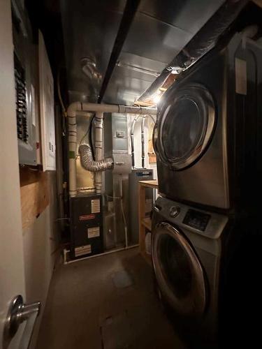 42-401 Athabasca Avenue, Fort Mcmurray, AB - Indoor Photo Showing Laundry Room