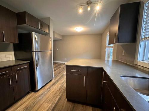 42-401 Athabasca Avenue, Fort Mcmurray, AB - Indoor Photo Showing Kitchen