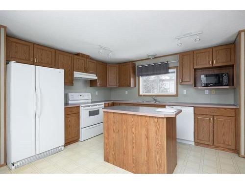 116 Cokerill Crescent, Fort Mcmurray, AB - Indoor Photo Showing Kitchen