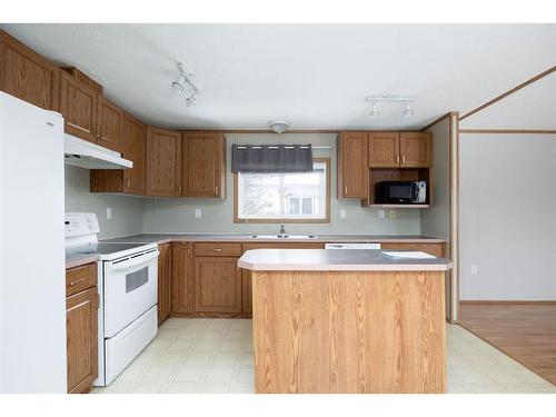 116 Cokerill Crescent, Fort Mcmurray, AB - Indoor Photo Showing Kitchen With Double Sink