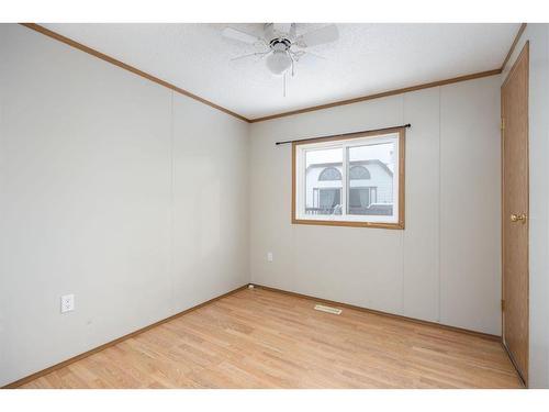 116 Cokerill Crescent, Fort Mcmurray, AB - Indoor Photo Showing Other Room