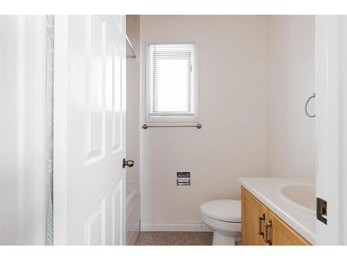 260 Bacon Place, Fort Mcmurray, AB - Indoor Photo Showing Bathroom